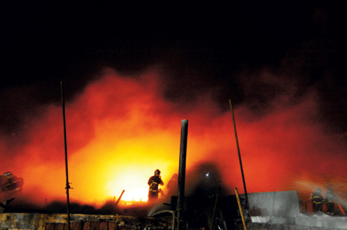 大连新港油库再发大火  3个月前大火曾发生6次爆炸